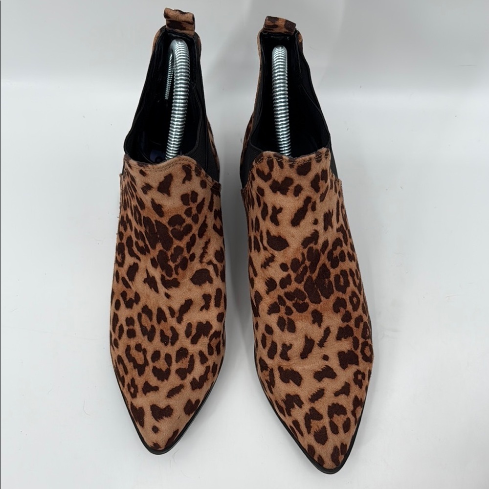 Bella Vita Brown Chelsea Boots with Suede-Like Finish Size 8.5 - Picture 5 of 10